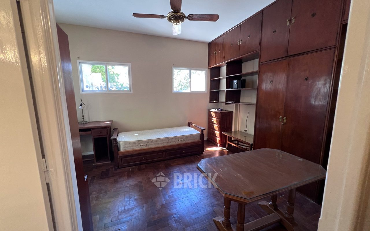 THAMES al 1800 Piso 3 3