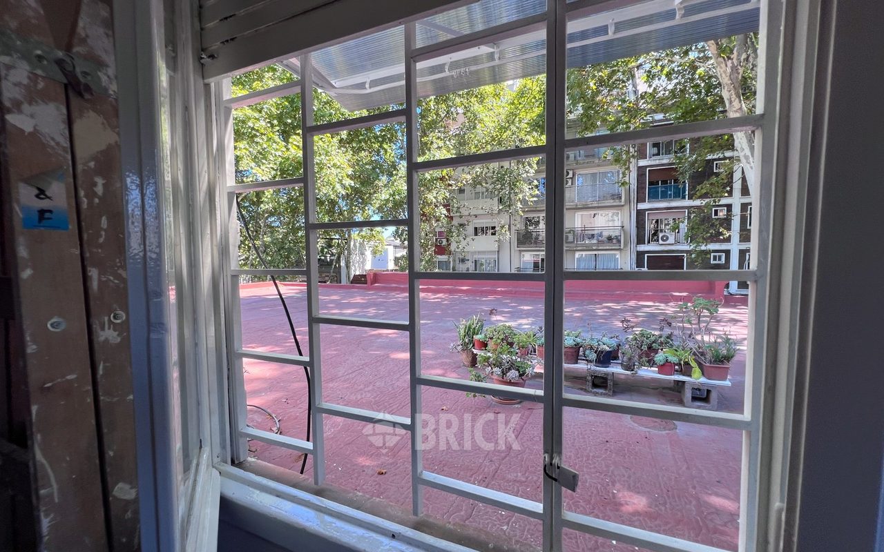 THAMES al 1800 Piso 3 7