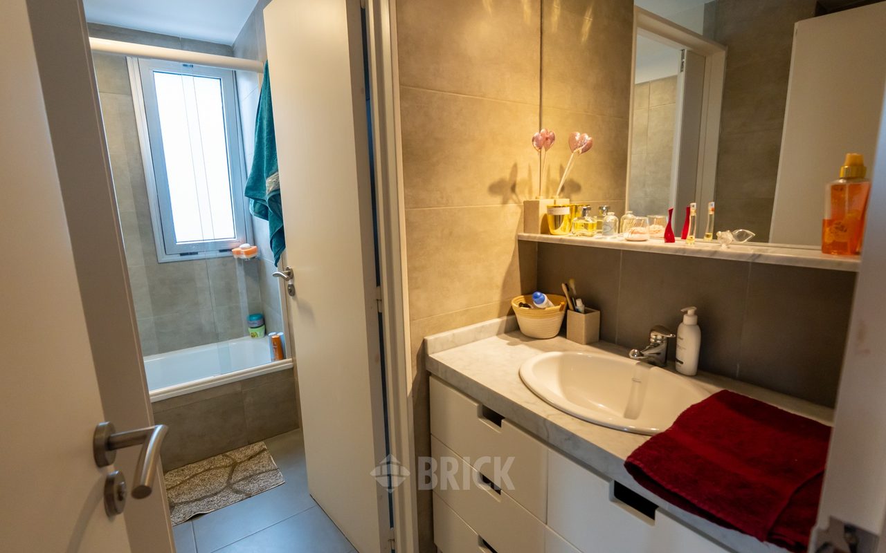 ALVAREZ, DONATO, T. GRAL. al 200 Piso 11 18