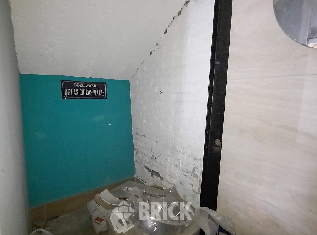 YRIGOYEN, HIPOLITO, AV. al 6600 8