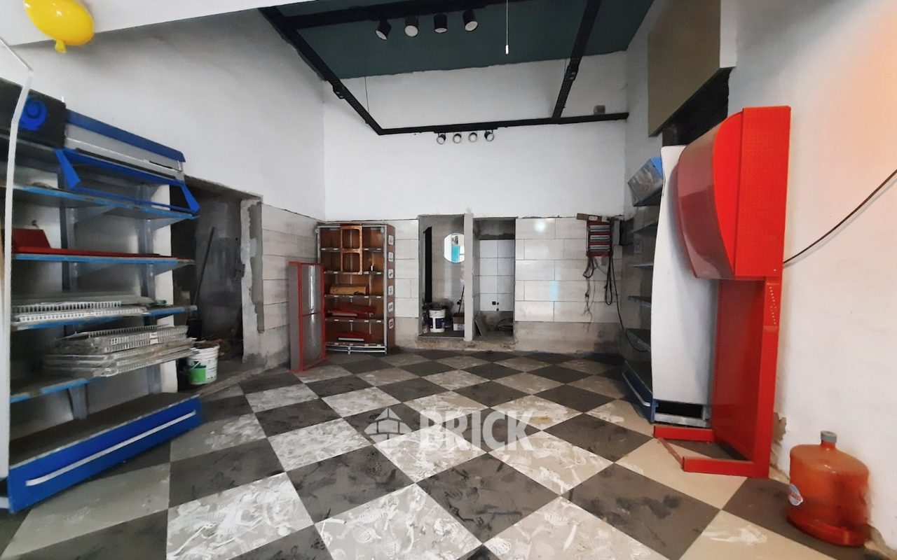 YRIGOYEN, HIPOLITO, AV. al 6600 5