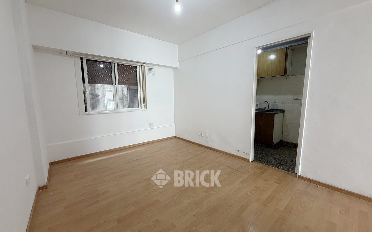 RIVADAVIA, AV. al 3400 Piso 5 1
