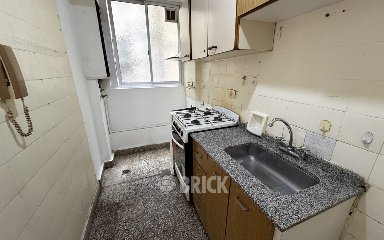 RIVADAVIA, AV. al 3400 Piso 5 17