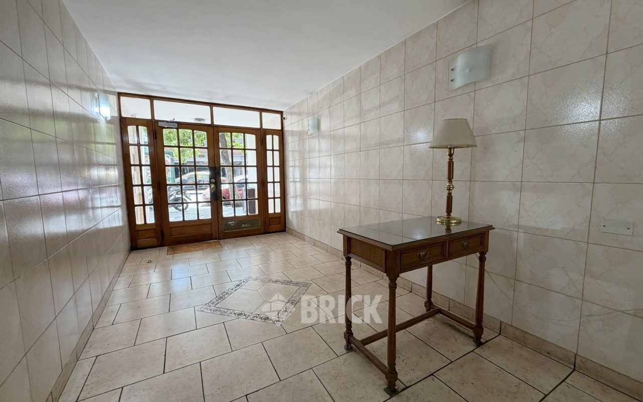 RIVADAVIA, AV. al 3400 Piso 5 20