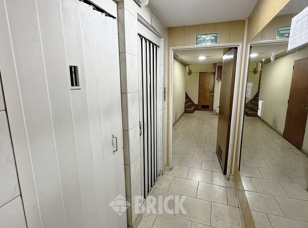 RIVADAVIA, AV. al 3400 Piso 5 22