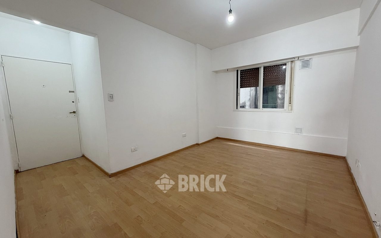 RIVADAVIA, AV. al 3400 Piso 5 3