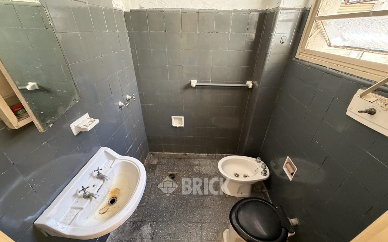 SARMIENTO al 1300 Piso 2 12