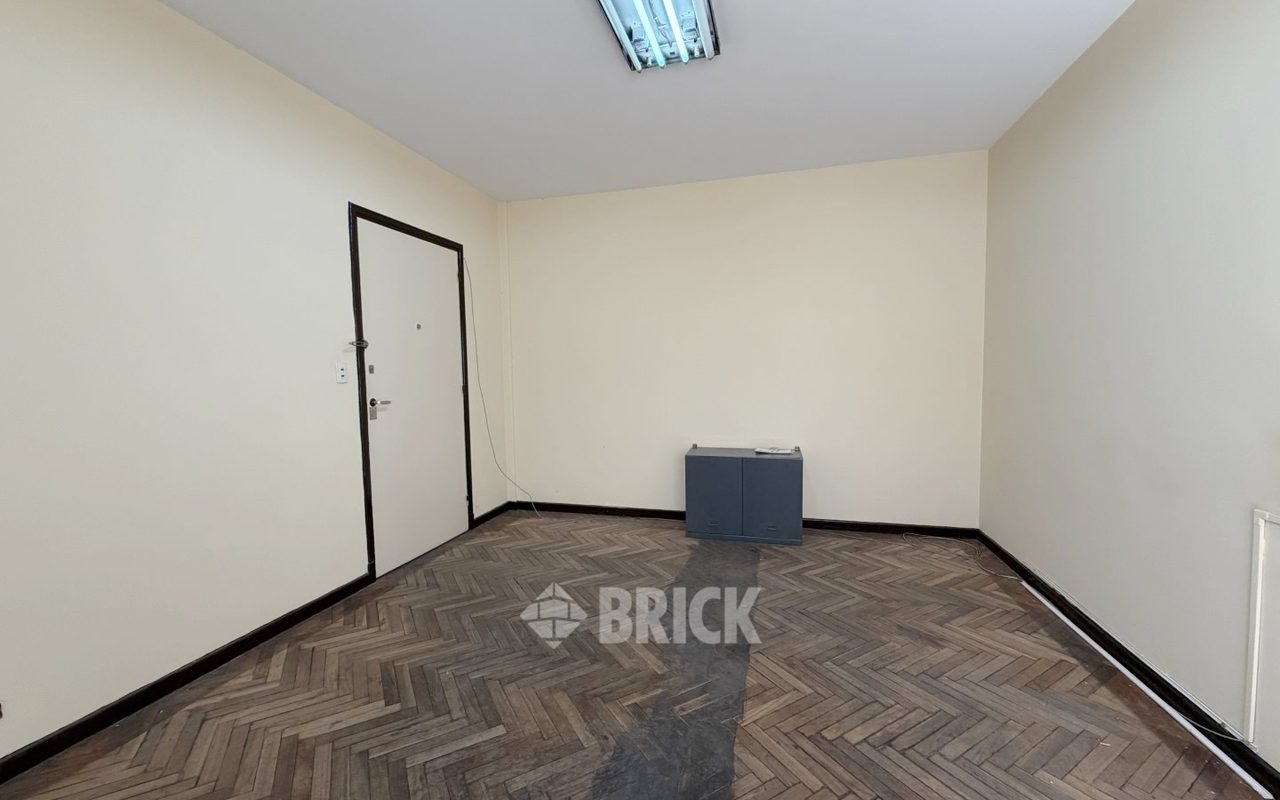 SARMIENTO al 1300 Piso 2 5