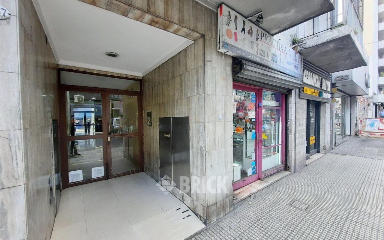 VIAMONTE al 2200 Piso PB 18