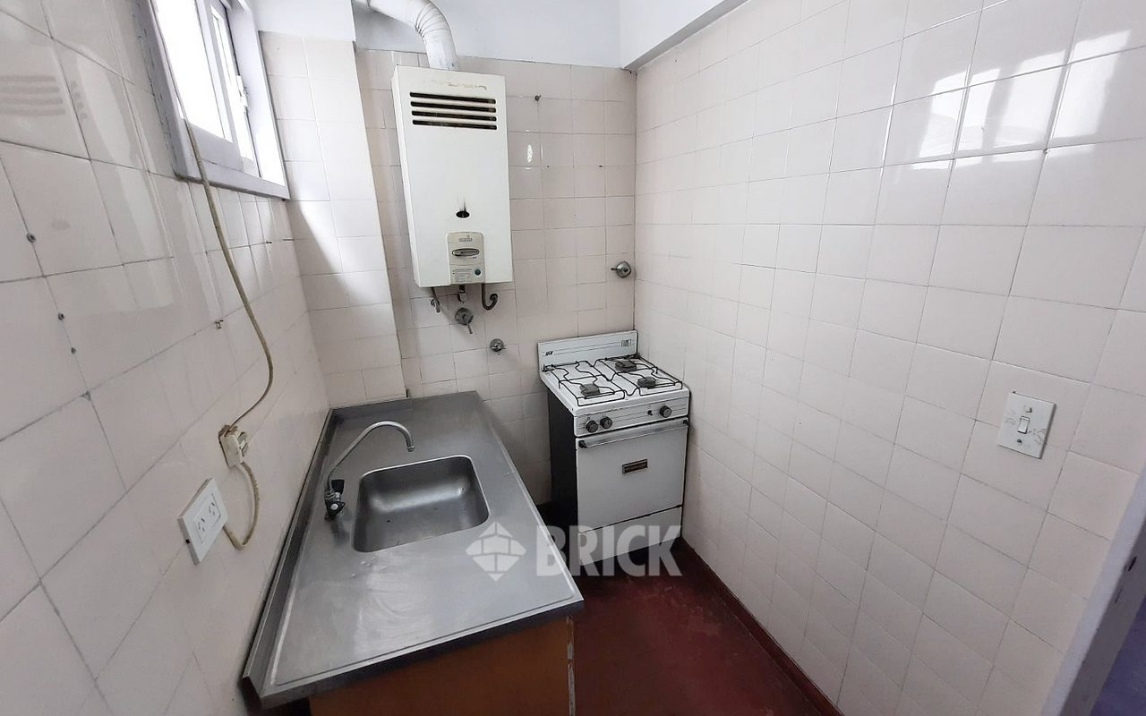 CONDE al 1000 Piso 3 13