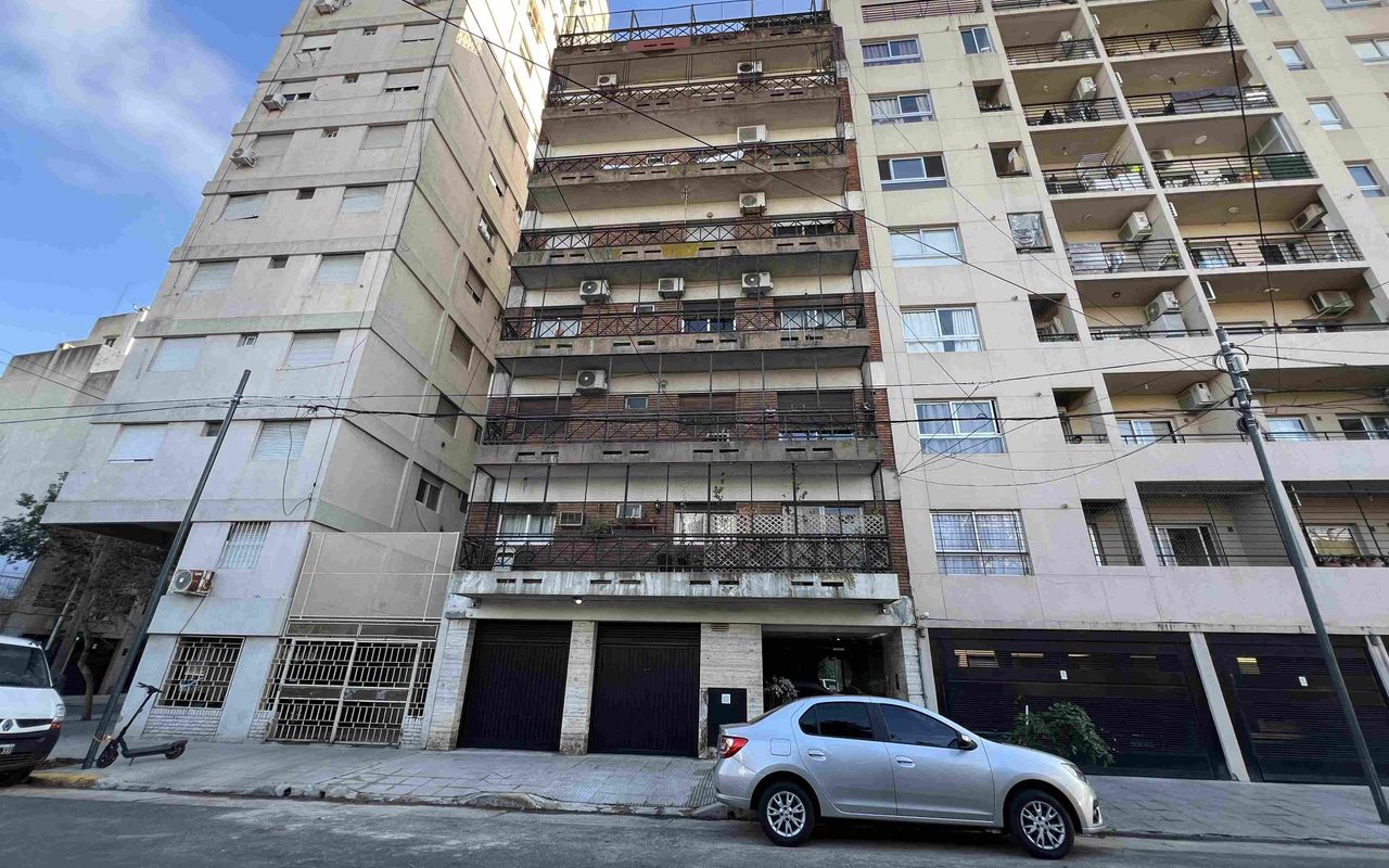 FRANKLIN al 2400 Piso 1 25