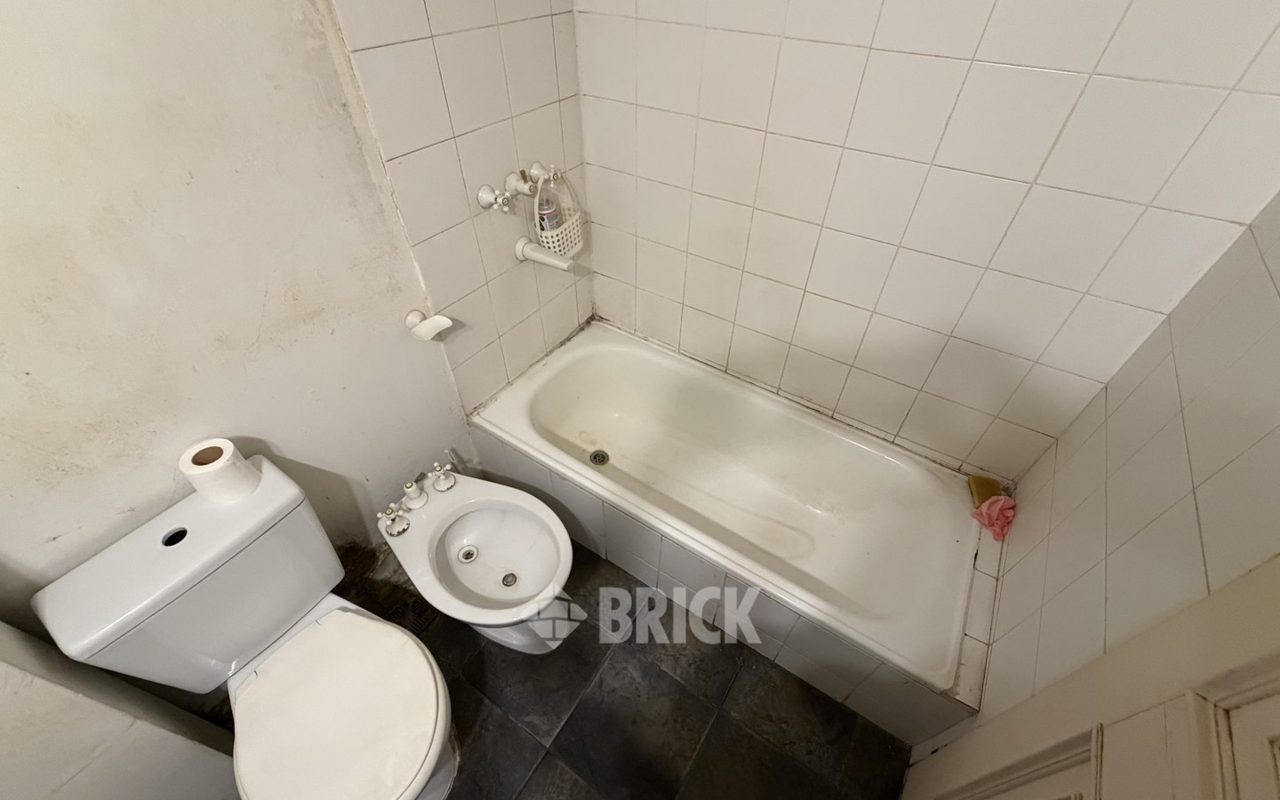 MORENO al 2100 Piso PB 35