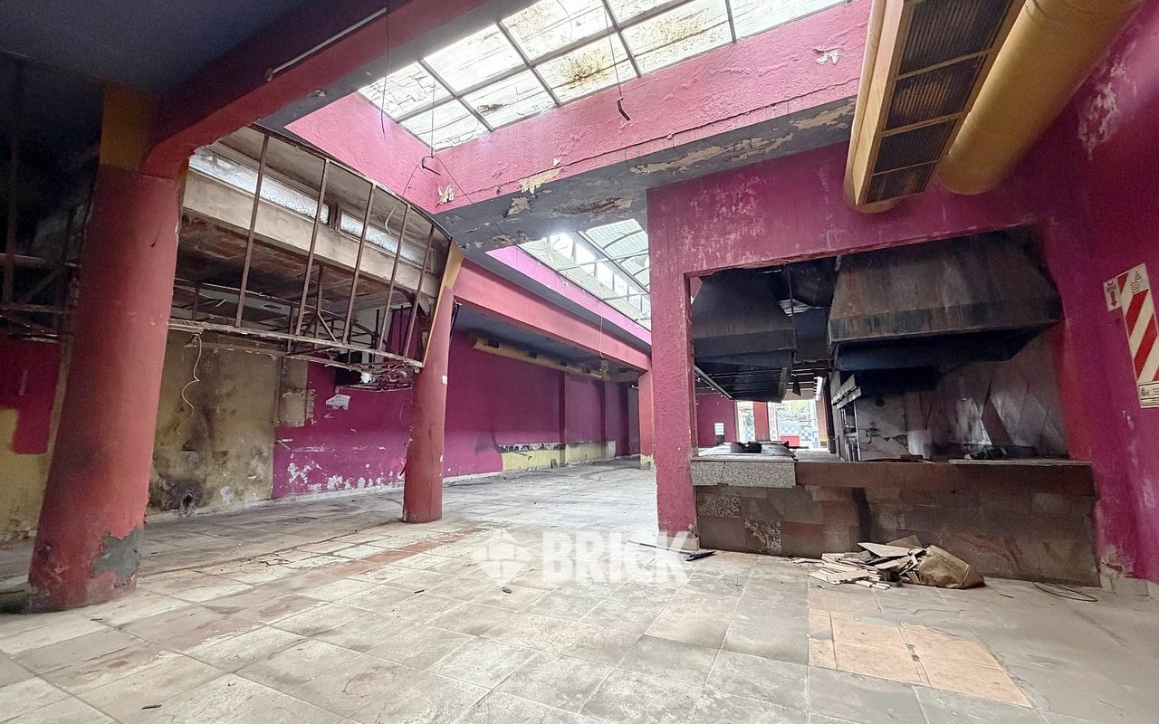 YRIGOYEN, HIPOLITO, AV. al 8200 10