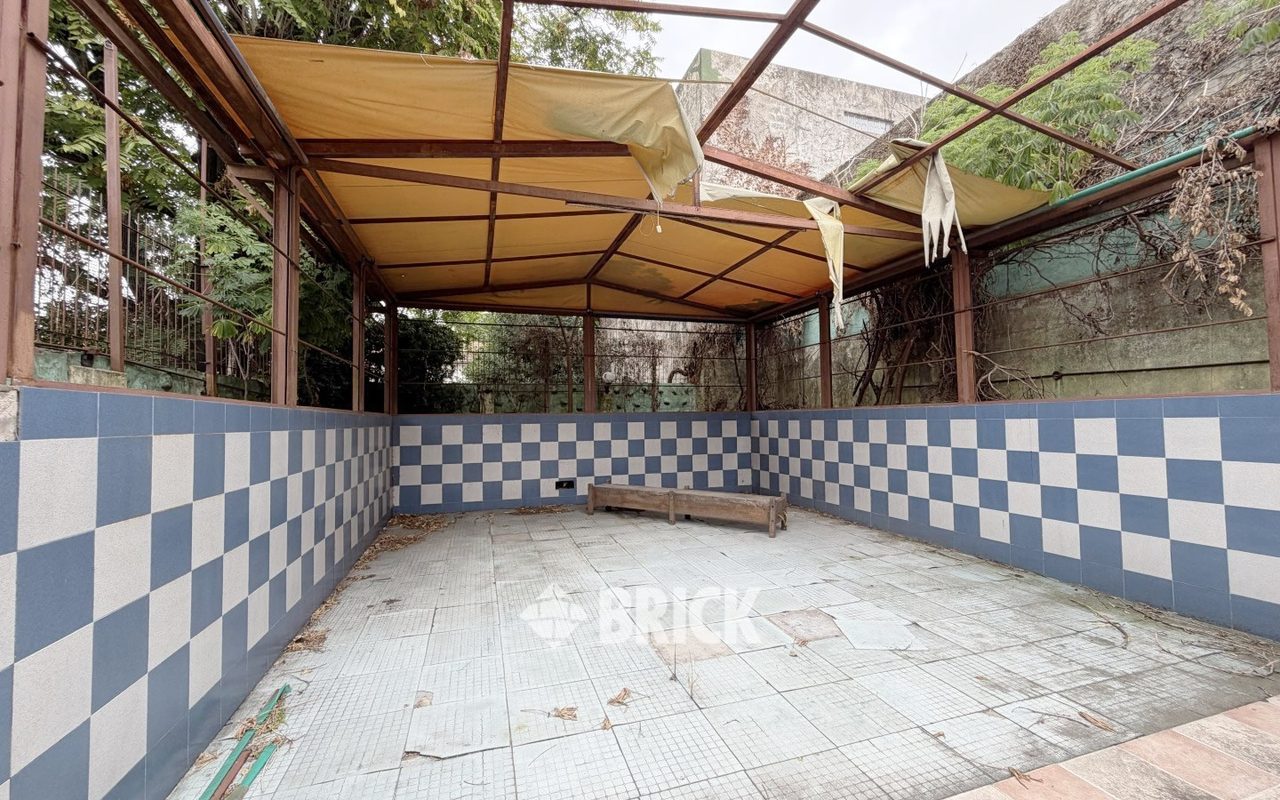 YRIGOYEN, HIPOLITO, AV. al 8200 16