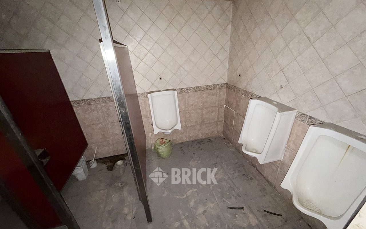 YRIGOYEN, HIPOLITO, AV. al 8200 23