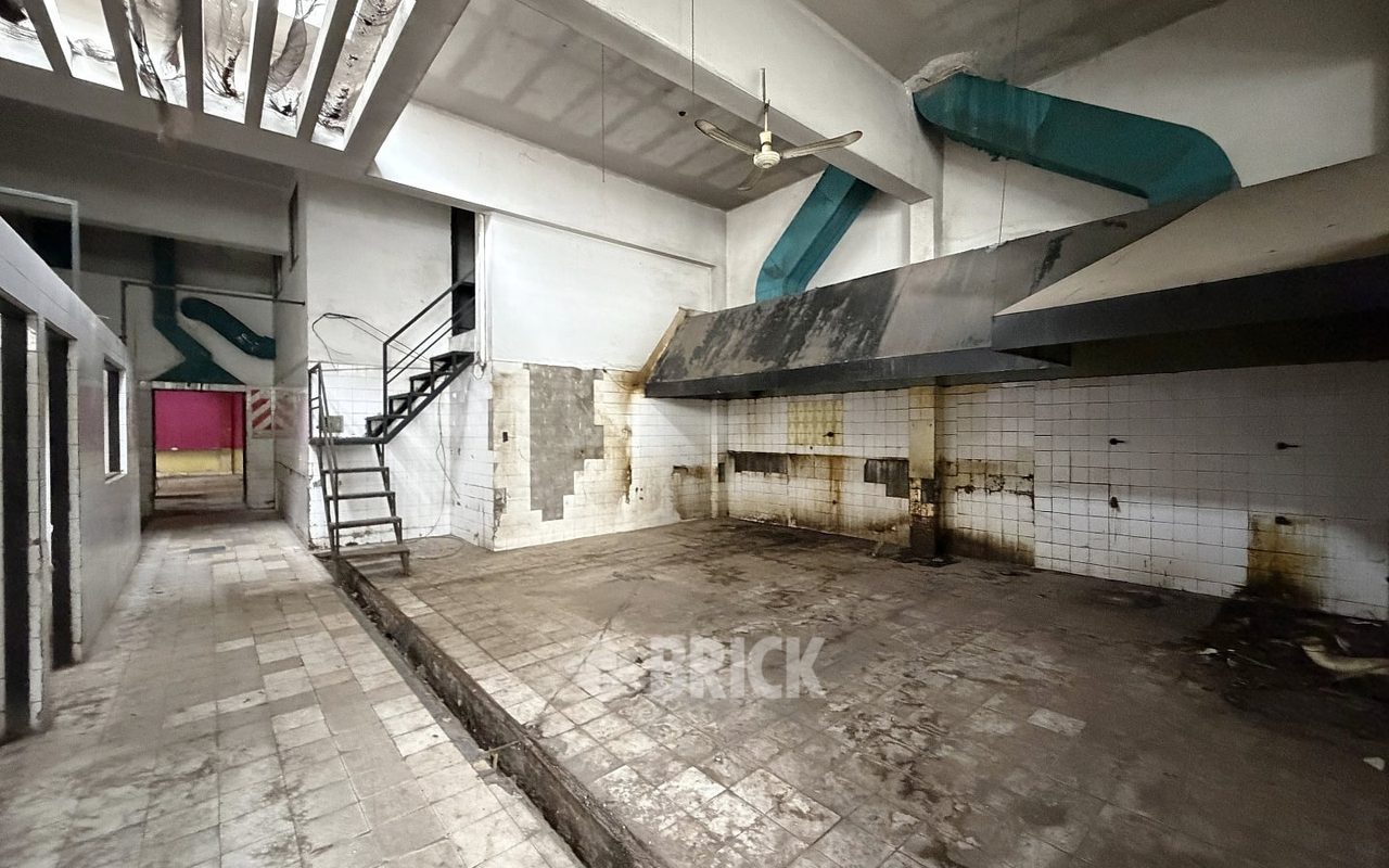 YRIGOYEN, HIPOLITO, AV. al 8200 27