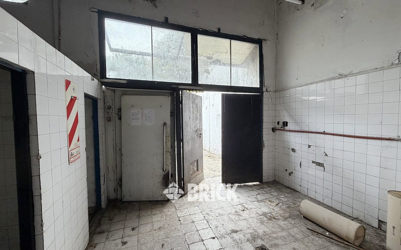 YRIGOYEN, HIPOLITO, AV. al 8200 33