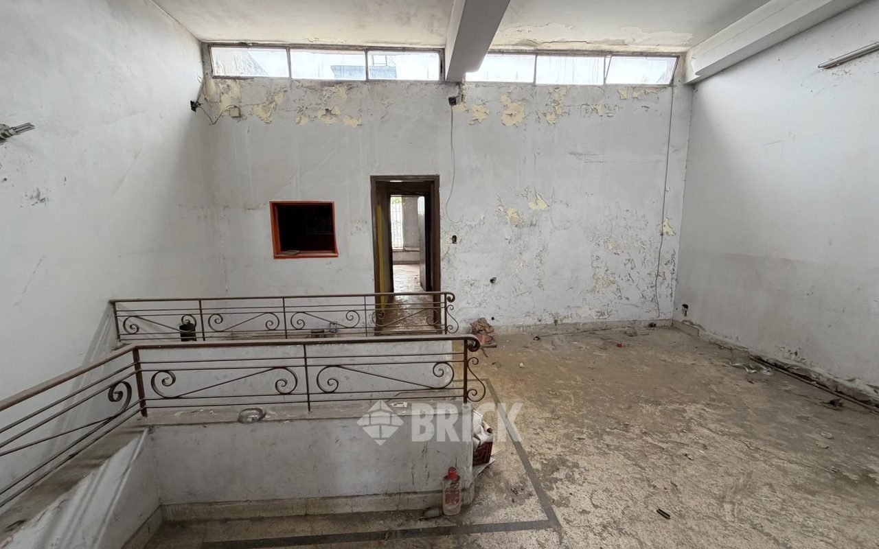 YRIGOYEN, HIPOLITO, AV. al 8200 49