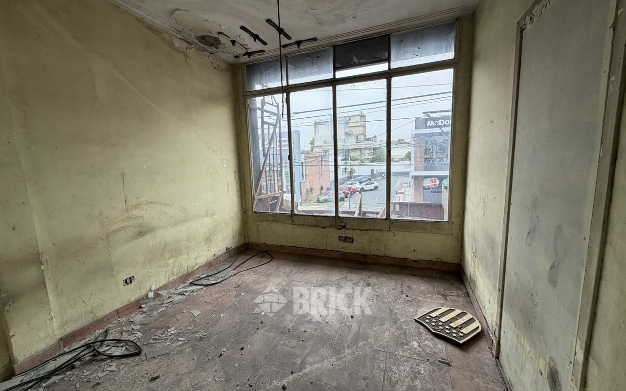 YRIGOYEN, HIPOLITO, AV. al 8200 54