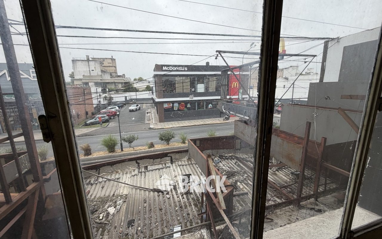 YRIGOYEN, HIPOLITO, AV. al 8200 55