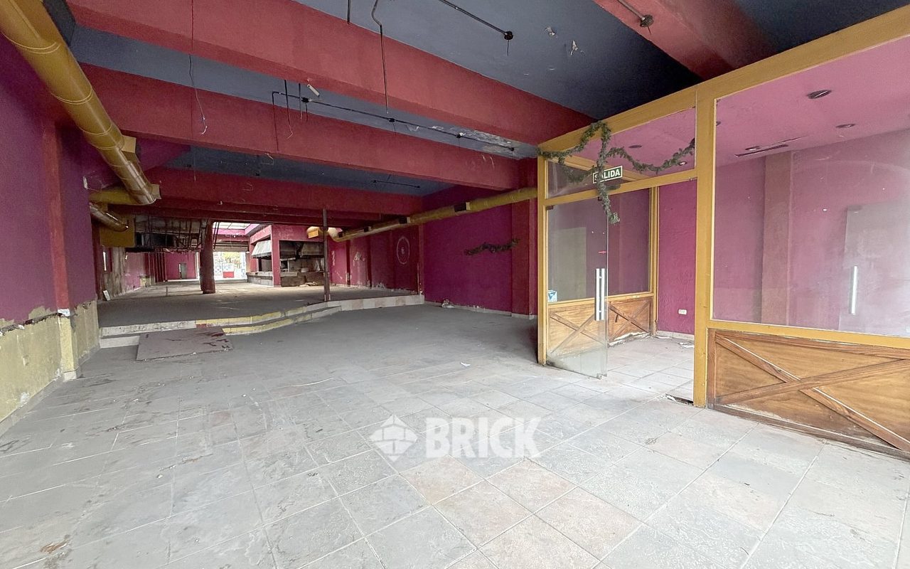 YRIGOYEN, HIPOLITO, AV. al 8200 7