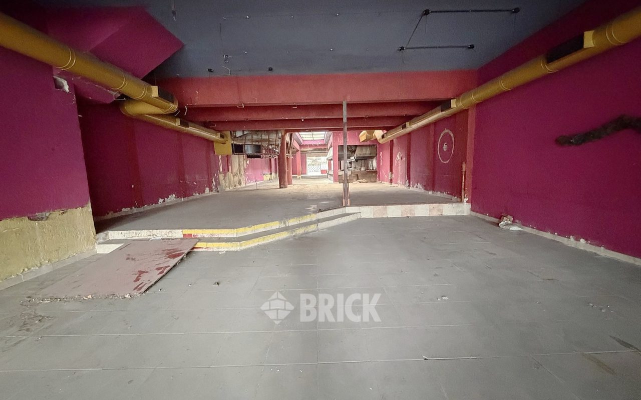 YRIGOYEN, HIPOLITO, AV. al 8200 8