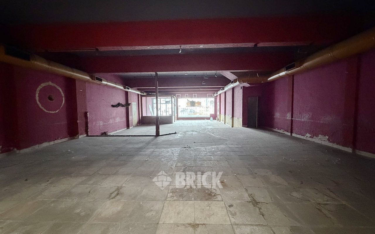 YRIGOYEN, HIPOLITO, AV. al 8200 9