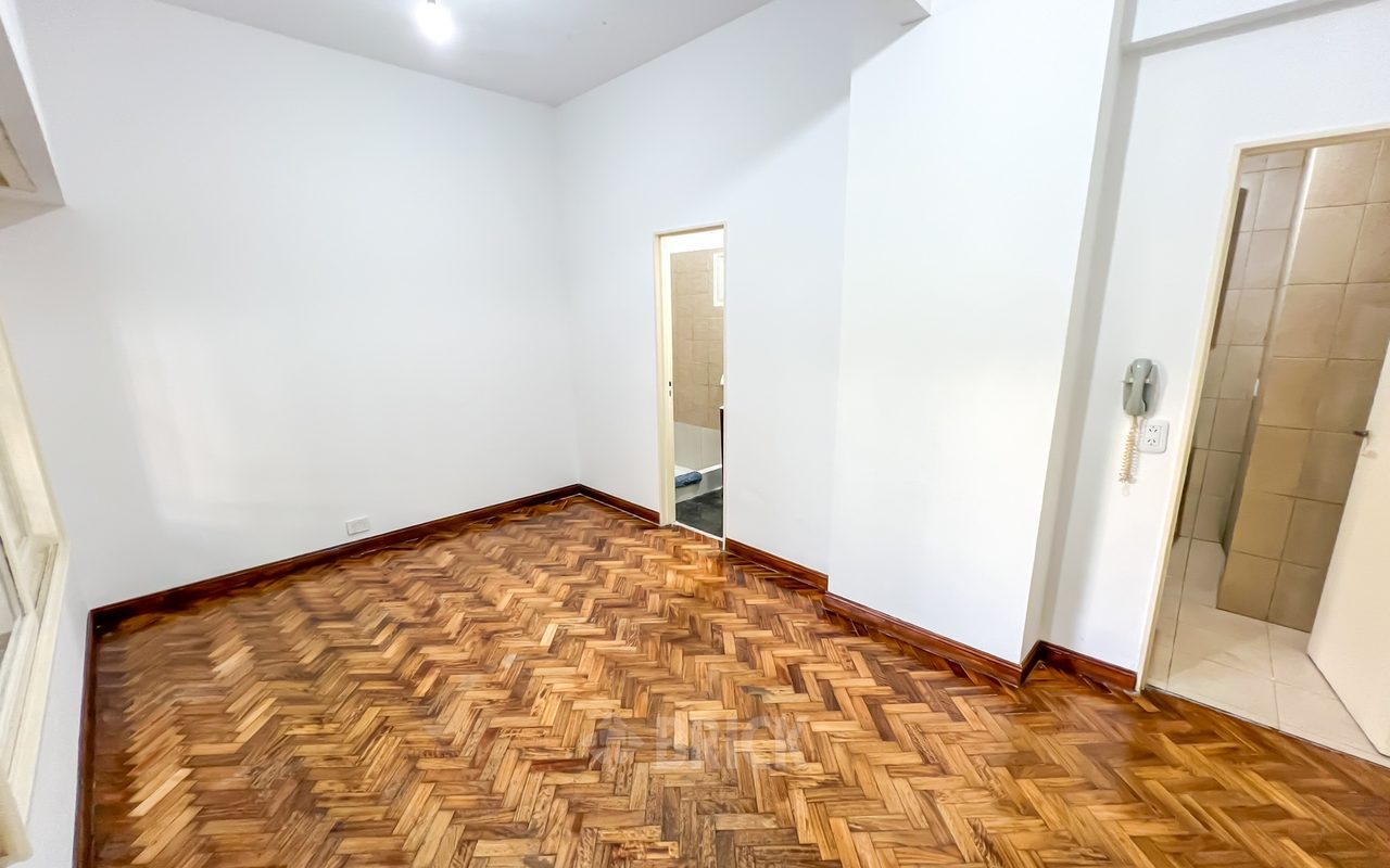AUSTRIA al 2500 Piso PB 1