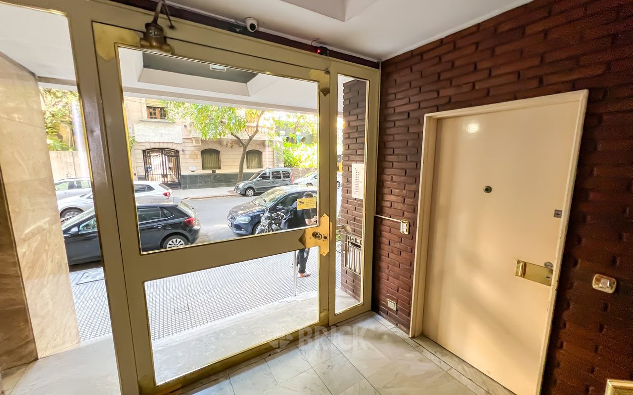 AUSTRIA al 2500 Piso PB 10