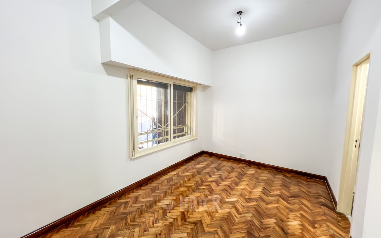 AUSTRIA al 2500 Piso PB 4