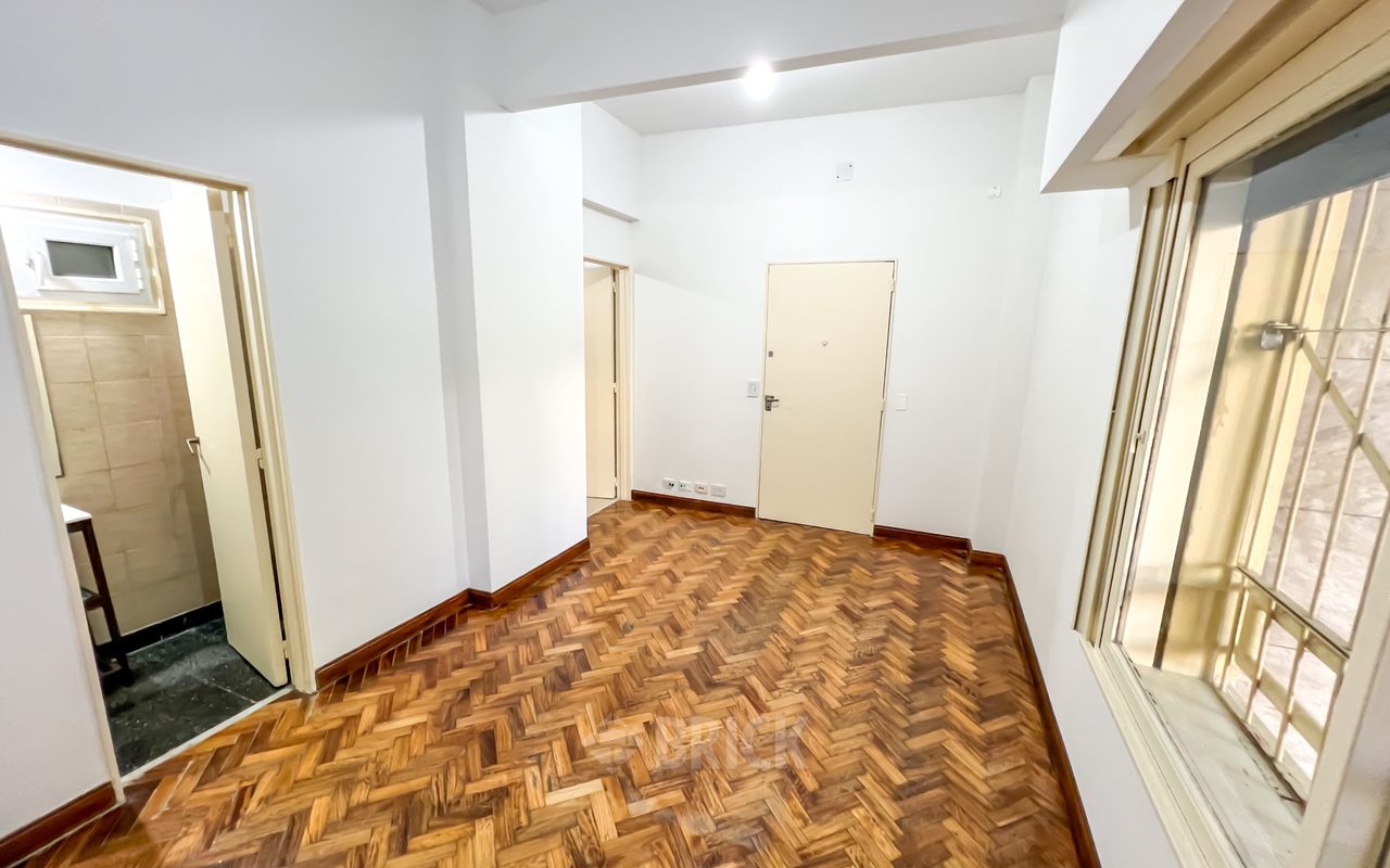 AUSTRIA al 2500 Piso PB 5