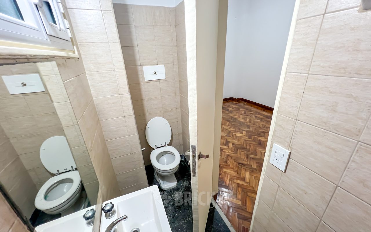AUSTRIA al 2500 Piso PB 7