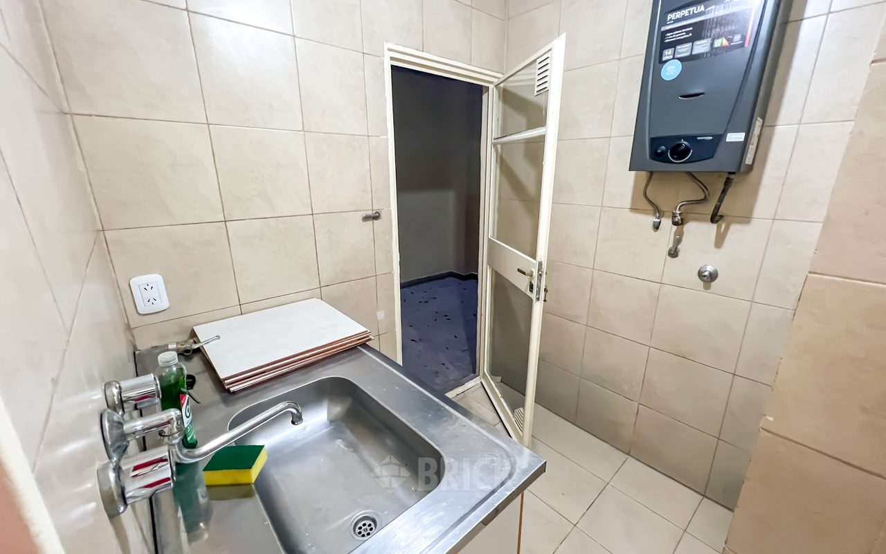 AUSTRIA al 2500 Piso PB 8