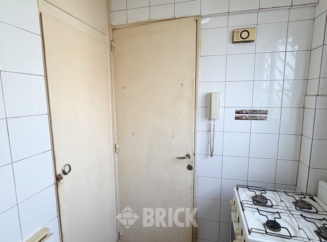 LOPEZ, VICENTE al 1900 Piso 9 19