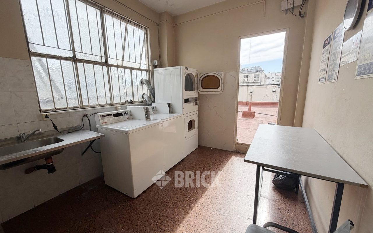 LOPEZ, VICENTE al 1900 Piso 9 22