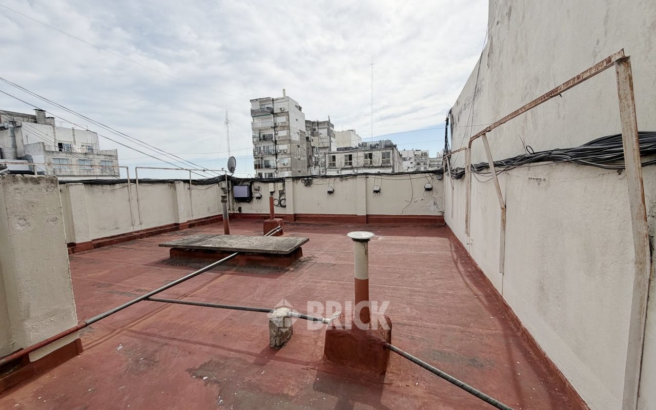 LOPEZ, VICENTE al 1900 Piso 9 23