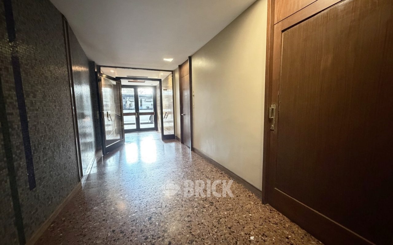 LOPEZ, VICENTE al 1900 Piso 9 25