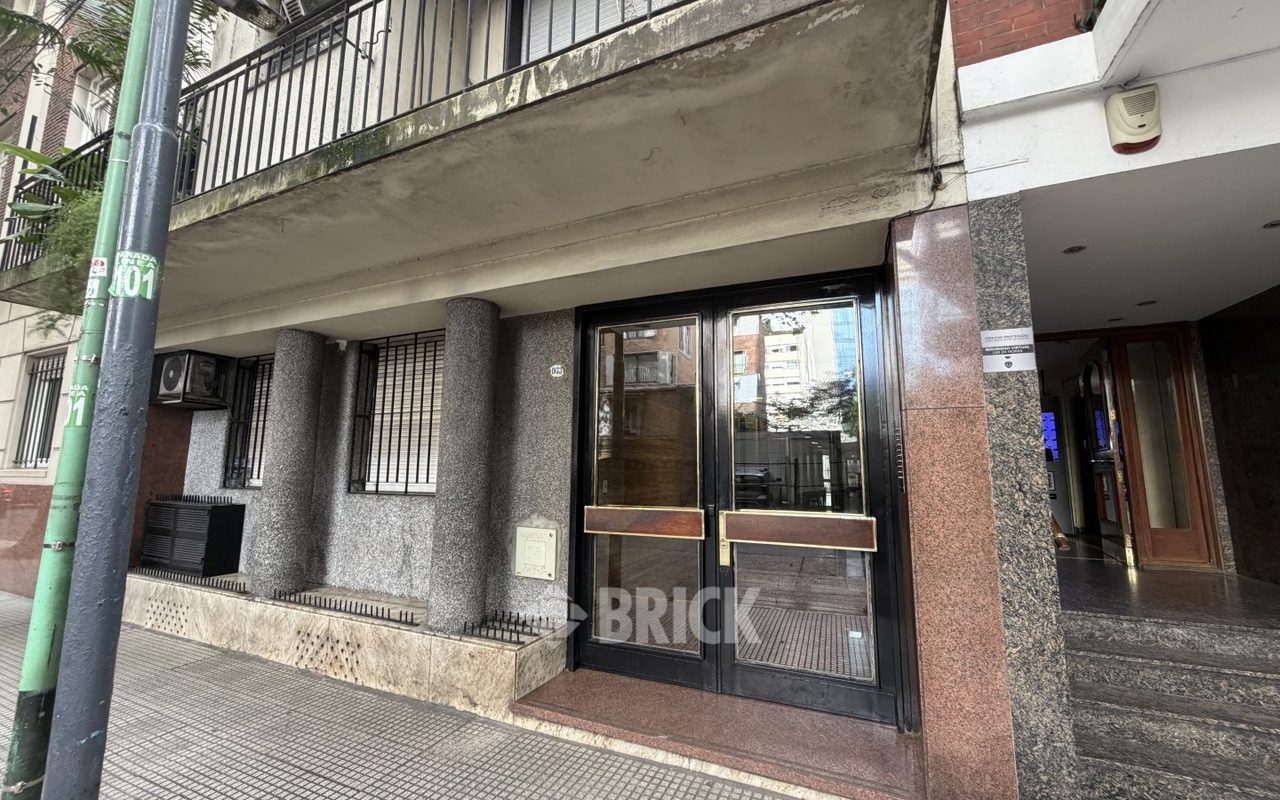 LOPEZ, VICENTE al 1900 Piso 9 29