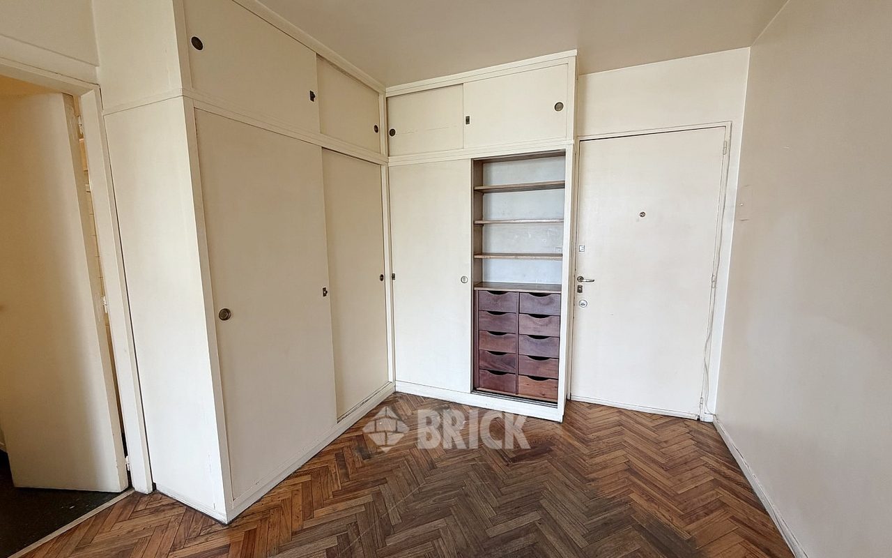LOPEZ, VICENTE al 1900 Piso 9 6