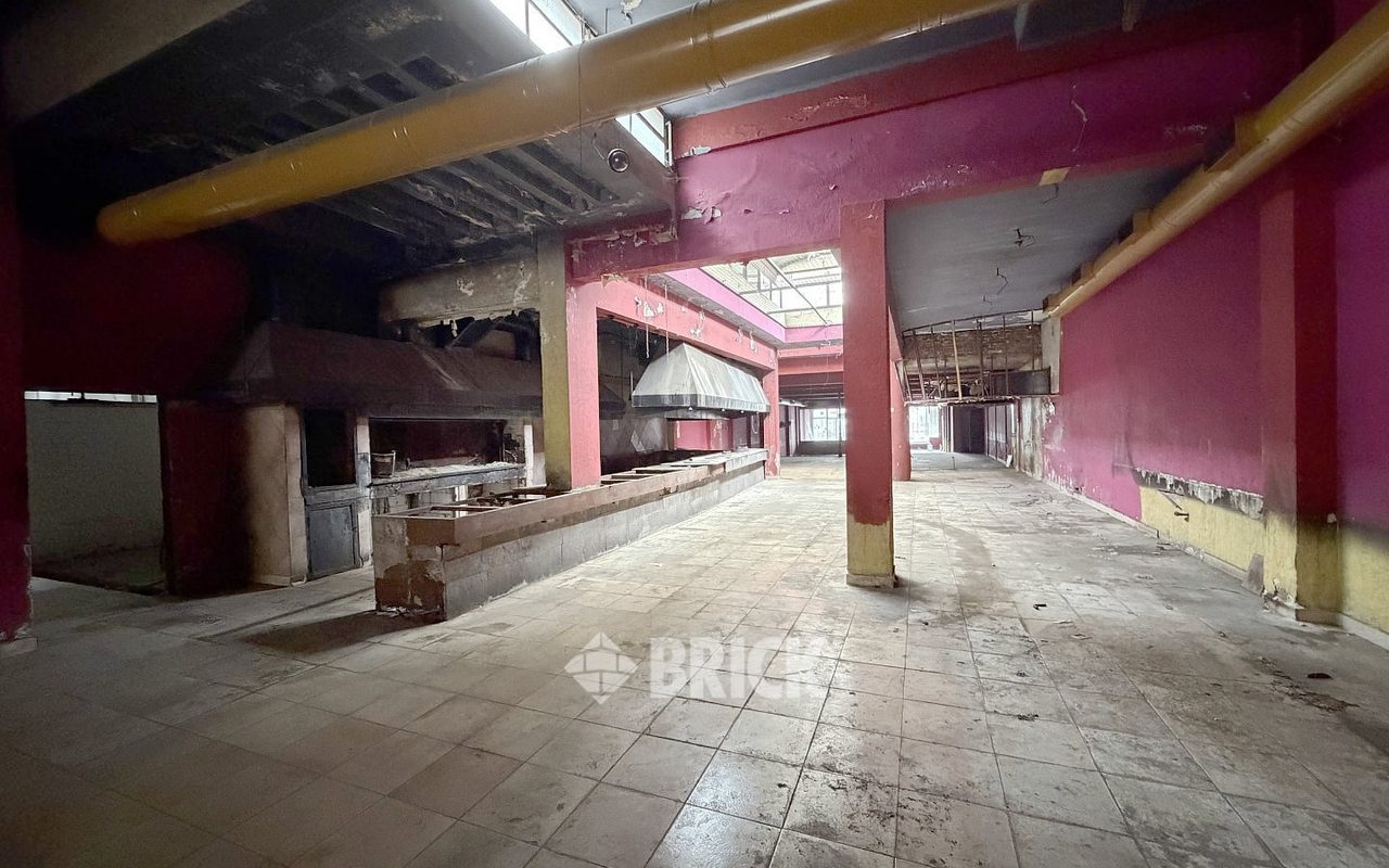 YRIGOYEN, HIPOLITO, AV. al 8200 12