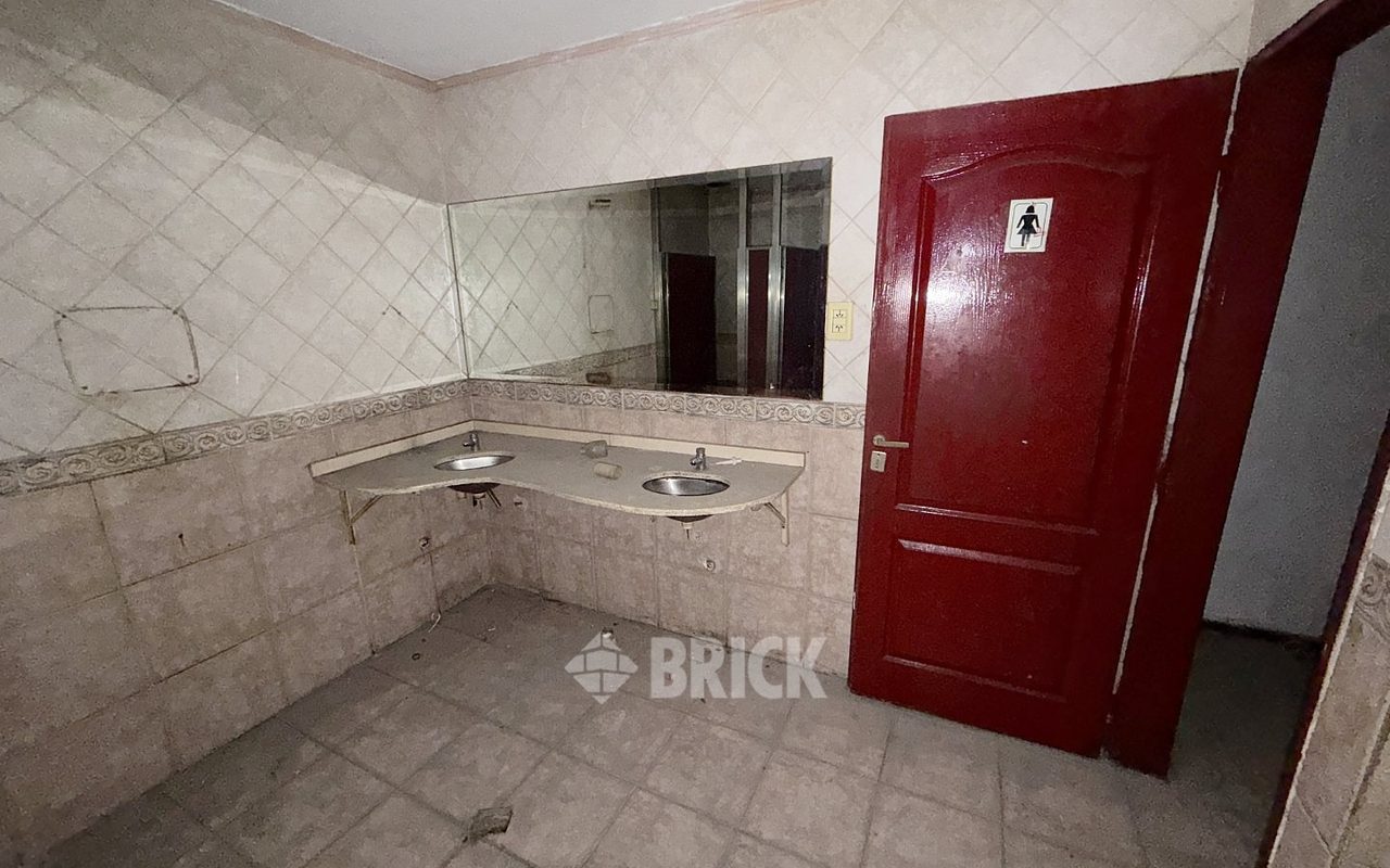 YRIGOYEN, HIPOLITO, AV. al 8200 21