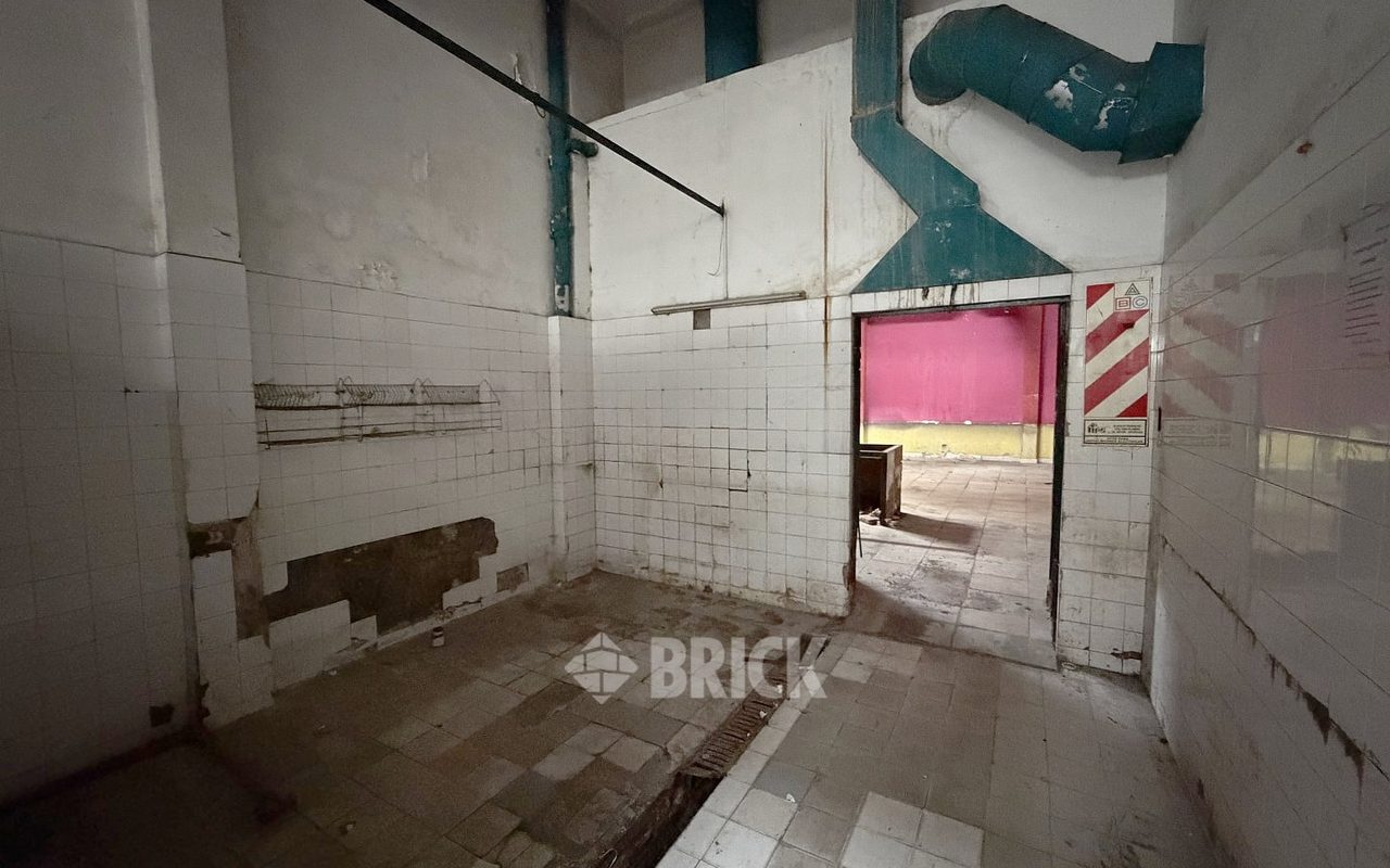 YRIGOYEN, HIPOLITO, AV. al 8200 24