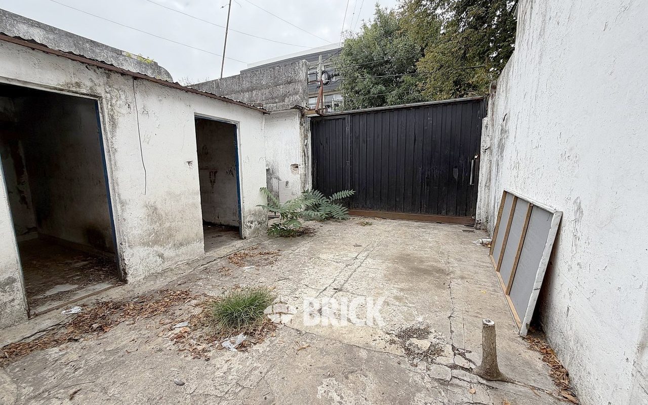 YRIGOYEN, HIPOLITO, AV. al 8200 34