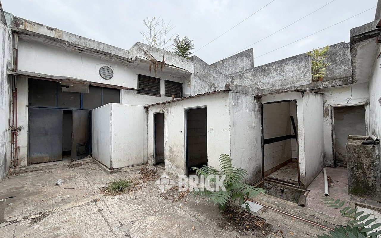 YRIGOYEN, HIPOLITO, AV. al 8200 35