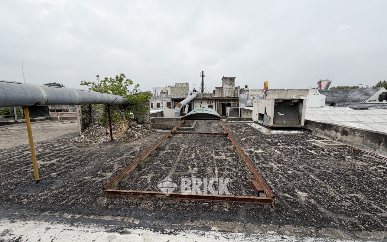 YRIGOYEN, HIPOLITO, AV. al 8200 43