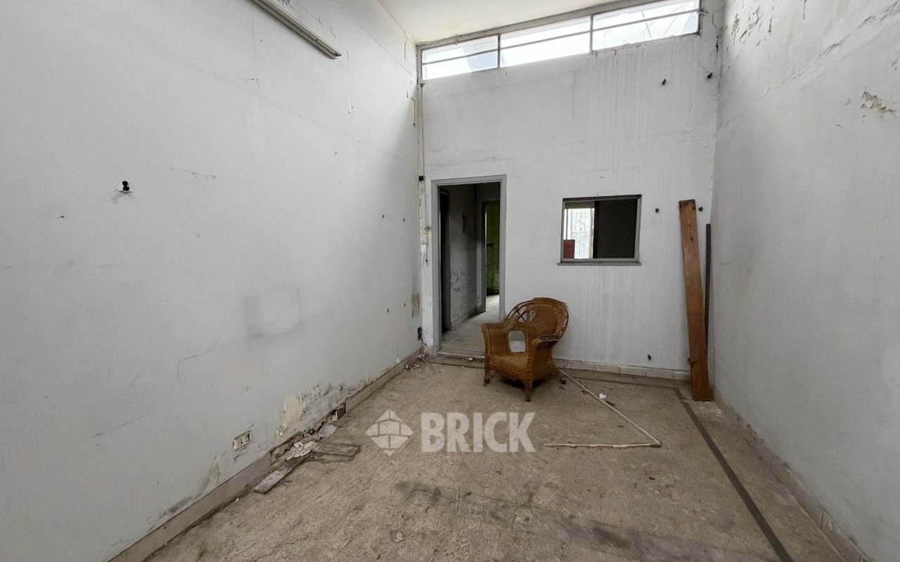 YRIGOYEN, HIPOLITO, AV. al 8200 50