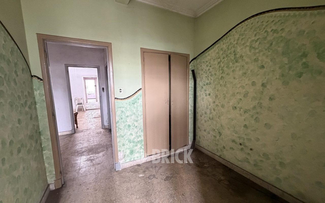 YRIGOYEN, HIPOLITO, AV. al 8200 69