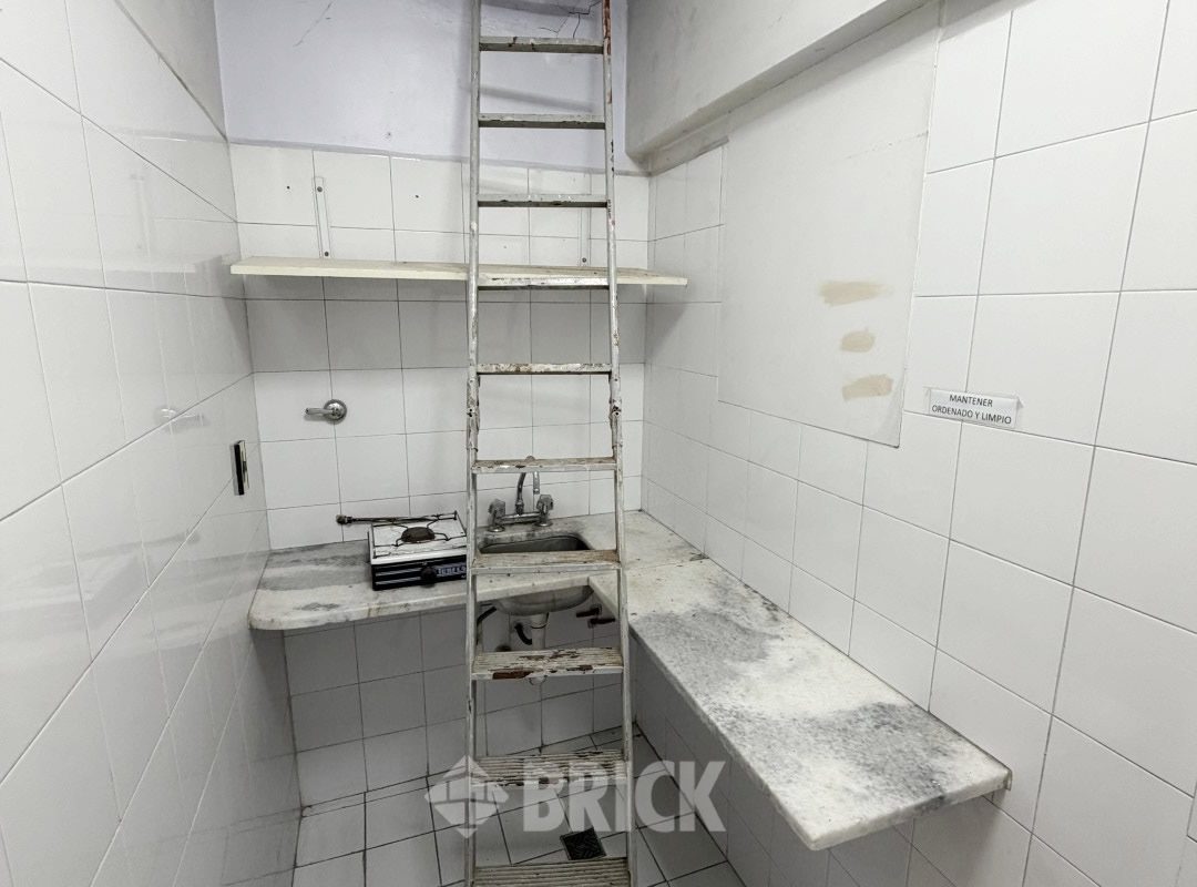 BROWN, ALMIRANTE, AV. al 2300 43