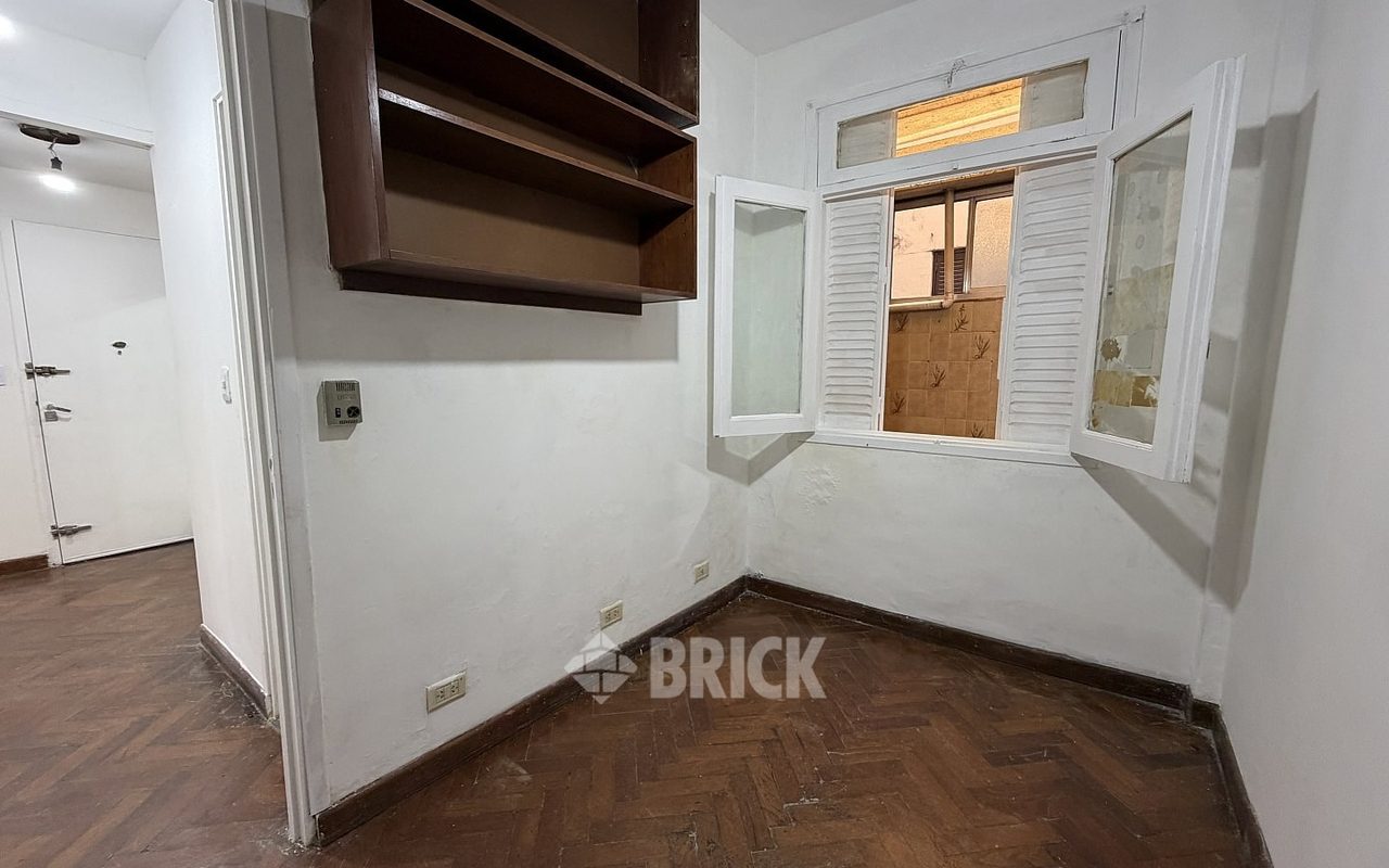 SOLIS al 800 Piso PB 15