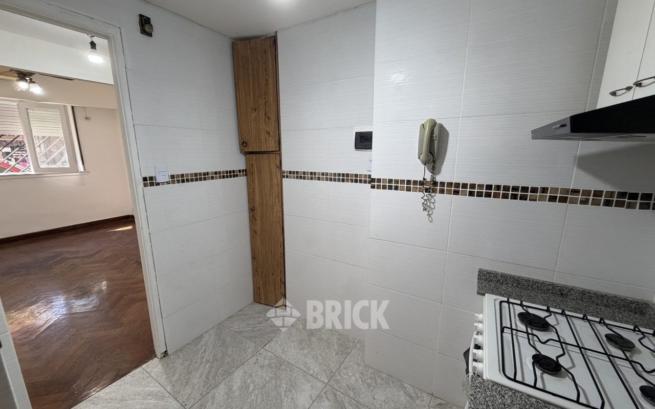 SOLIS al 800 Piso PB 21